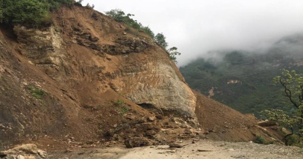 सुक्खा पहिरोले टिमुरे–रसुवागढी राजमार्ग अवरुद्ध