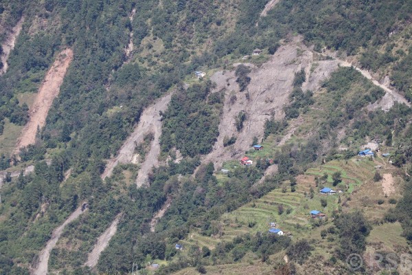 शिखका पहिरो प्रभावित भन्छन् ‘आश्रयस्थल भन्दा खाली घरमा बस्न सहज भयो’