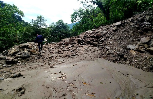पासाङल्हामु राजमार्गमा सार्वजनिक सवारीसाधन सञ्चालनमा रोक