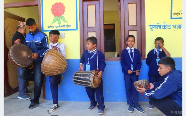 पन्चैबाजा संरक्षणमा जुटे विद्यार्थी