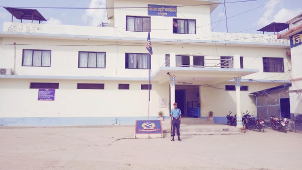 धनुषा प्रहरीद्वारा ८१ लाख बढीको अवैध सामान बरामद
