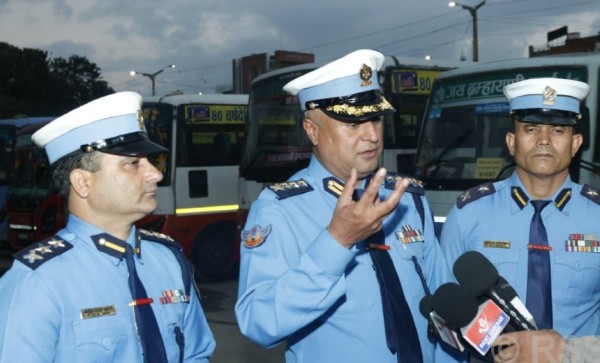 अत्यधिक धुवाँ फाल्ने ३७ सवारीसाधन ट्राफिकको नियन्त्रणमा