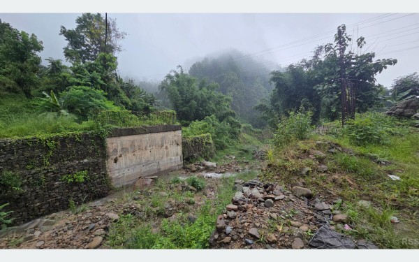 लेदुवा खोलाको पुल सात वर्षदेखि अधुरै