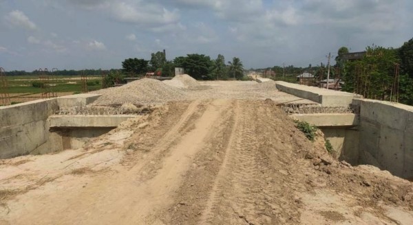 हुलाकी राजमार्गका साँघुरा पुललाई चारलेनमा विस्तार गरिँदै