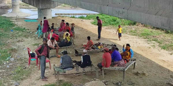 २० वर्षदेखि राजमार्गको बनहरा पुलमुनि बास