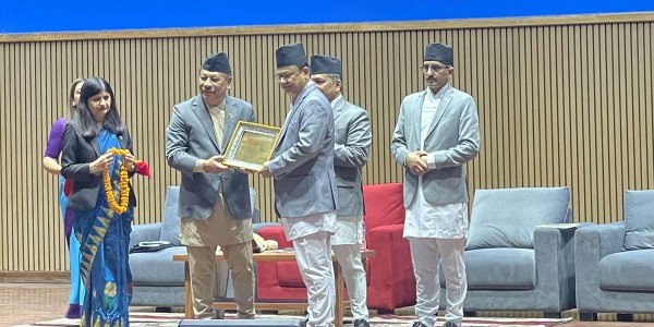 निजामती सेवा पुरस्कारद्वारा महानिर्देशक बराल सम्मानित