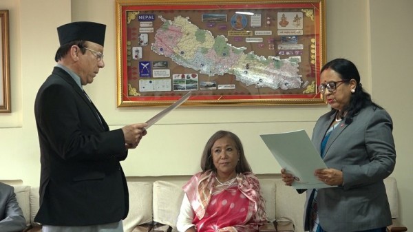 प्रधानन्यायाधीशबाट दुई आयोगका अध्यक्षले लिए सपथ