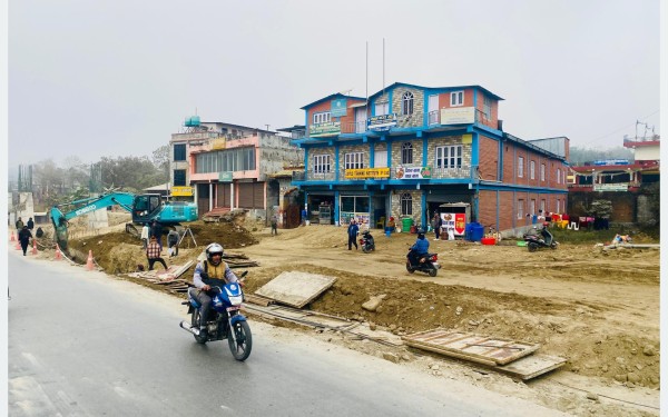 मापदण्डविपरीतका संरचना नहट्दा सडक विस्तारमा समस्या