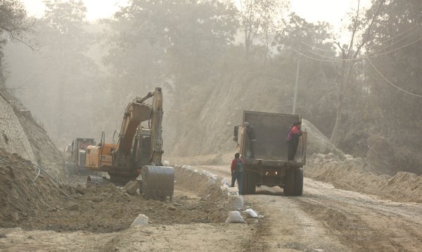 दाङका तीन वटा निर्वाचन क्षेत्र जोड्ने सडक पाँचवर्षदेखि अलपत्र