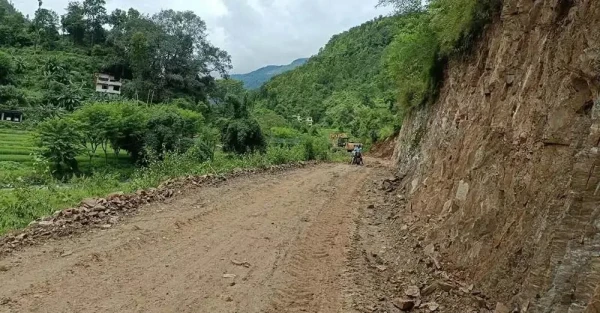 धादिङको परेवाटार–मास्टार सडकमा एकतर्फी यातायात सञ्चालन