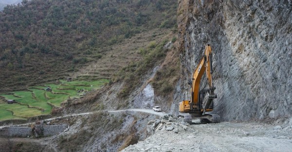 ढोरपाटन सडक सञ्जालमा जोडियो