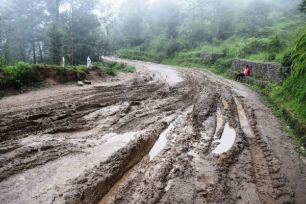 दुई वर्षमा कालोपत्रे हुनुपर्ने सडक सात वर्षसम्म पनि भएन