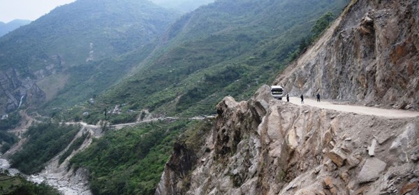 कोरलानाका जोड्ने कोवाङ–जोमसोम सडक फेरि अलपत्र