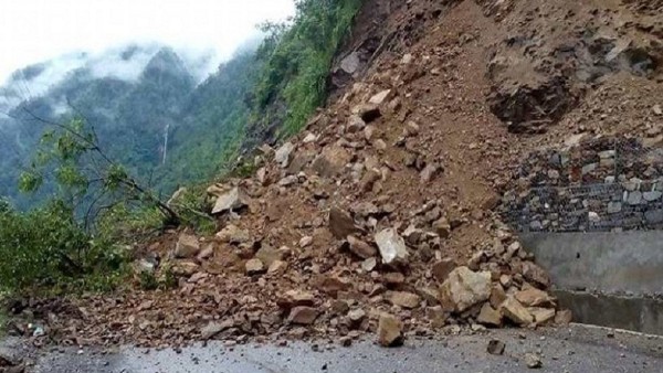 देशका पाँच मुख्य राजमार्ग अवरुद्ध, तीन राजमार्ग एकतर्फी सञ्चालनमा