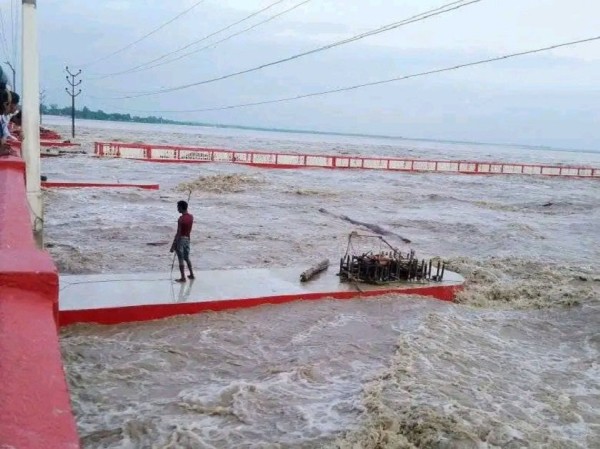 सप्तकोसी नदीमा पानीको बहाव बढ्यो, ब्यारेजका २० ढोका खोलिए