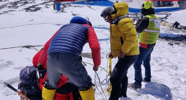 हिउँमा फसेका पर्यटकको उद्धार गर्न सवारी साधन अभाव