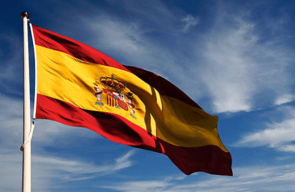 पाँच लाख आप्रवासीलाई कानुनी मान्यता दिने स्पेनको निर्णय विवादमा