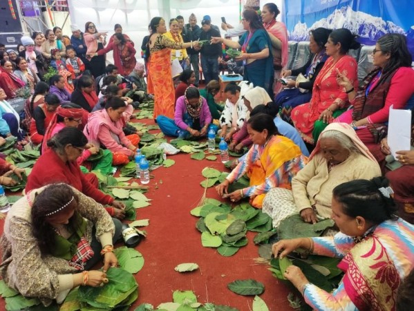 सीप सिकेर आत्मनिर्भर बन्दै म्याग्देका महिला