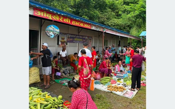 बारीदेखि सिधै बजारसम्म : हाटबजारले बदल्दै ग्रामीण अर्थतन्त्र