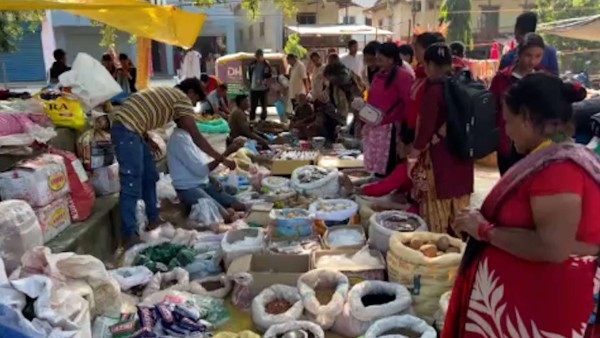 तिहारमा मिठाइ, किसमिस र झिलिमिली बत्तीको व्यापार बढ्यो