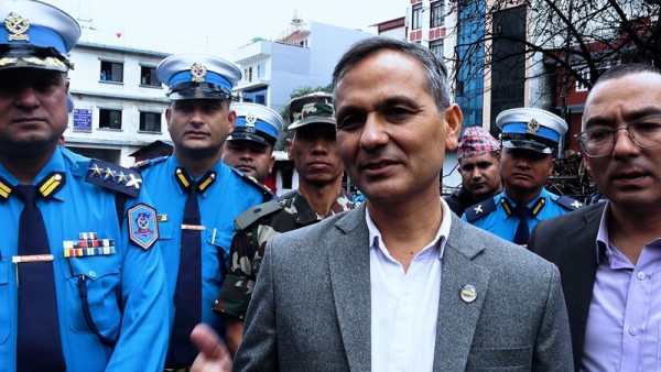 गृहमन्त्री अर्यालद्वारा उपत्यका ट्राफिक प्रहरी कार्यालयको निरीक्षण अनुगमन