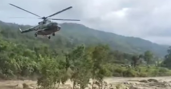 त्रिशूलीमा बाढीमा फसेका दुईजनाको सेनाको हेलिकोप्टरद्धारा उद्धार