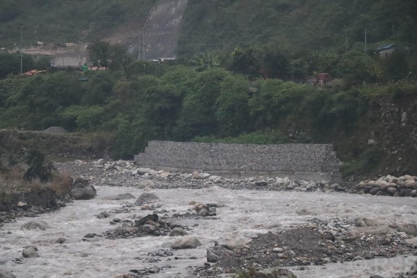 कालीगण्डीको कटानबाट जोगाउन घरापमा कम्पोजिट पर्खाल