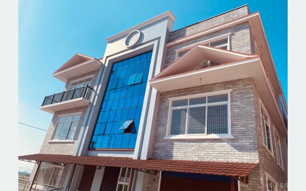 यस्तो बन्दैछ ‘पोखरा घर’