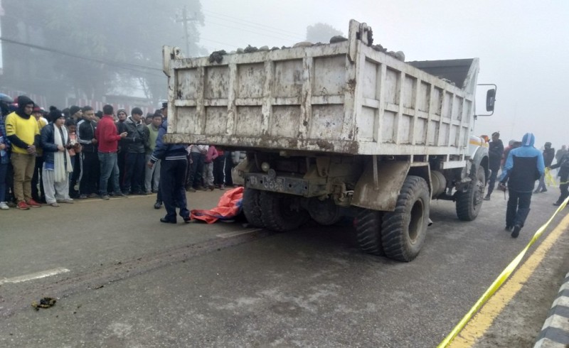 टिपरको ठक्करबाट बालिकाको मृत्यु