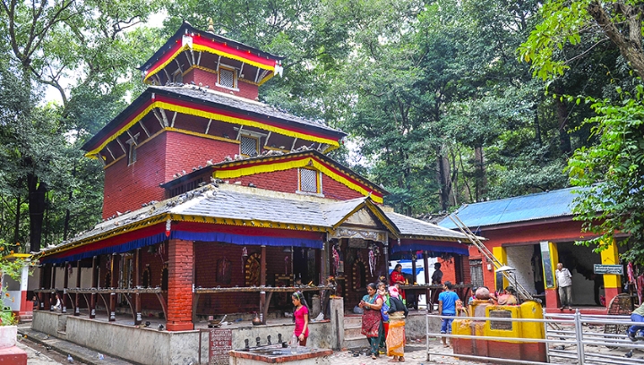 बागलुङ कालिका मन्दिरमा दर्शनार्थी घटे