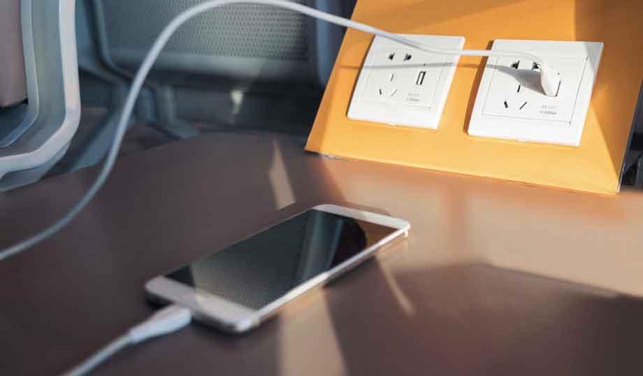 मोबाइल र टर्च चार्ज गरेको रु १० तिर्न बाध्य
