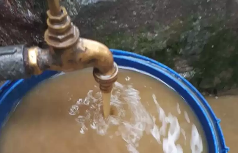 बागलुङ बजारका धारामा दशकौँदेखि धमिलो पानी