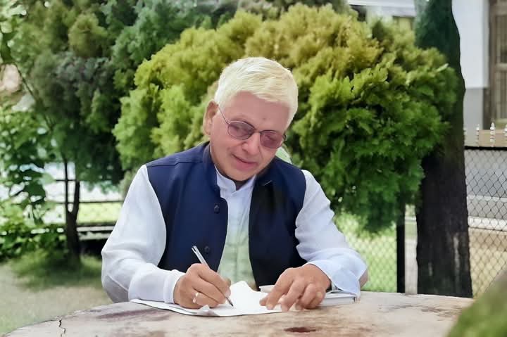 'नदी र म'