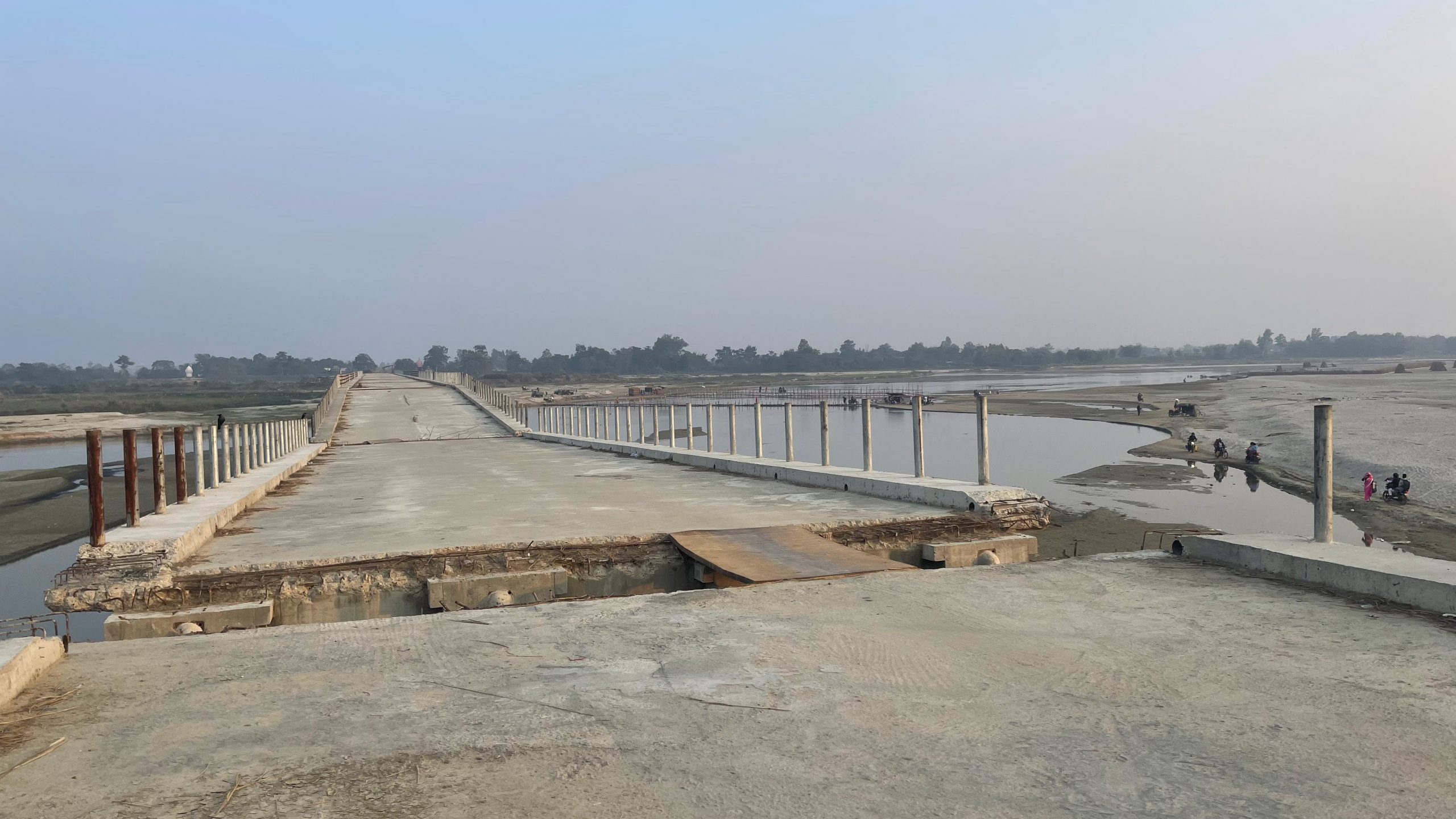 तीन महिनाभित्र कमला पुल सम्पन्न गर्ने निर्माण कम्पनीको प्रतिबद्धता