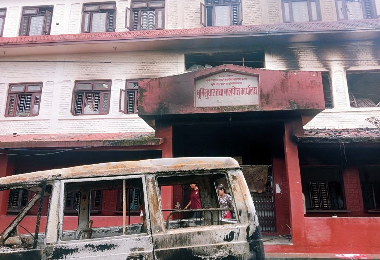 ‘जेनजी’ आन्दोलनमा जलेर नष्ट भएका तेह्र हजारभन्दा बढी लालपुर्जाको स्रेस्ता कायम