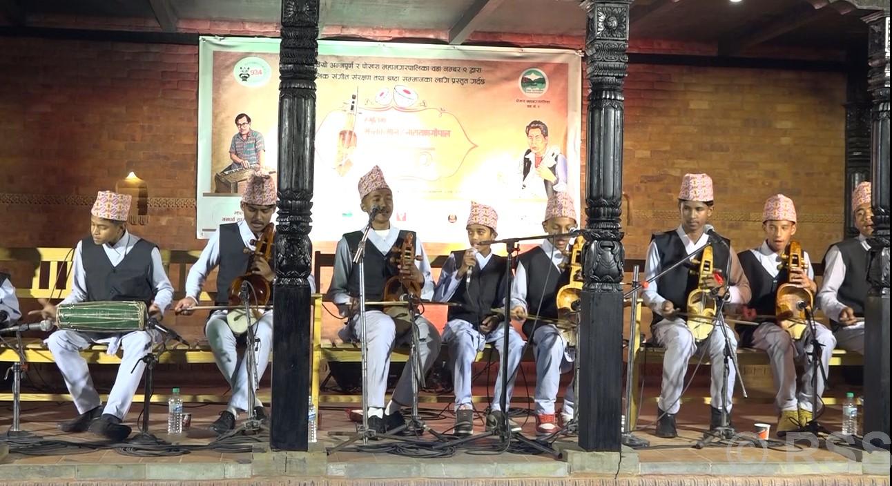 फल्चामा गुन्जिए नारायणगोपाल र झलकमानका गीत