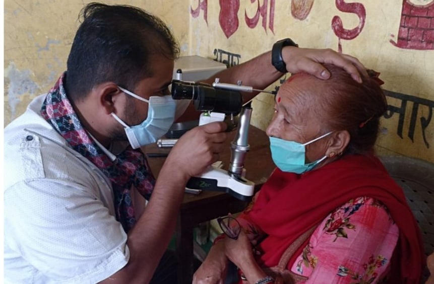 निःशुल्क आँखा शिविर : ३८४ जनाको परीक्षण गर्दा ७५ मा मोतियाबिन्दुको समस्या