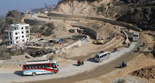अरनिको राजमार्ग स्तरोन्नतिः ‘बिटुमिन’ अभावले दुई महिनादेखि काम प्रभावित