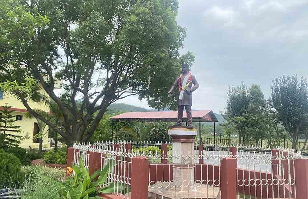 स्थानीयवासीद्वारा भानुभक्तको प्रतिमास्थल संरक्षण