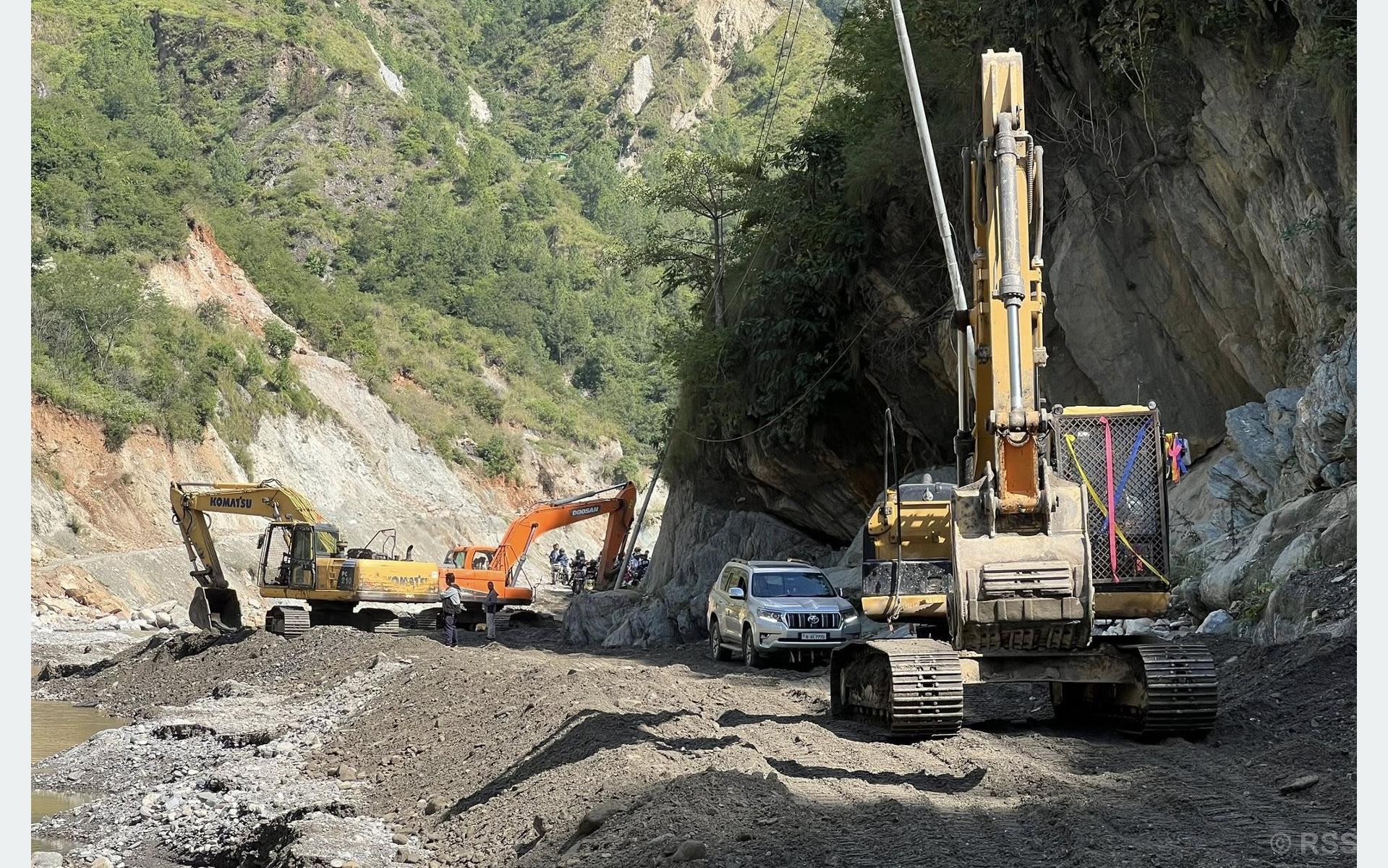 वर्षायाममा पुनर्निर्मित बिपी राजमार्गबाटै यातायात सञ्चालन गर्ने तयारी