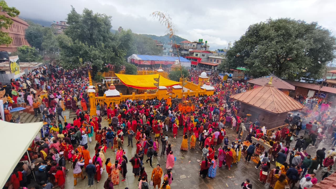 हरिबोधिनी एकादशी : नारायणको मन्दिरमा भक्तजनको घुइँचो