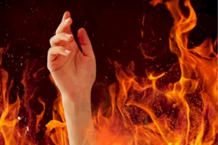 आफ्नो शरीरमा पेट्रोल छर्केर आगो लगाएकी महिलाको जलेर मृत्यु