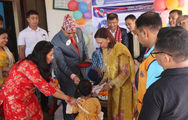 अभिभावकविहीन बालबालिकालाई दसैँमा नयाँ लुगा