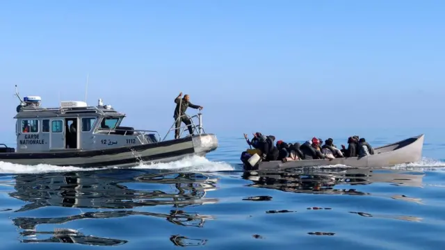 कोमोरोसमा डुङ्गा दुर्घटना : १७ आप्रवासीको मृत्यु, ४ बेपत्ता