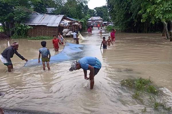 सुनसरीमा बाढीले सयौँ घर डुबानमा