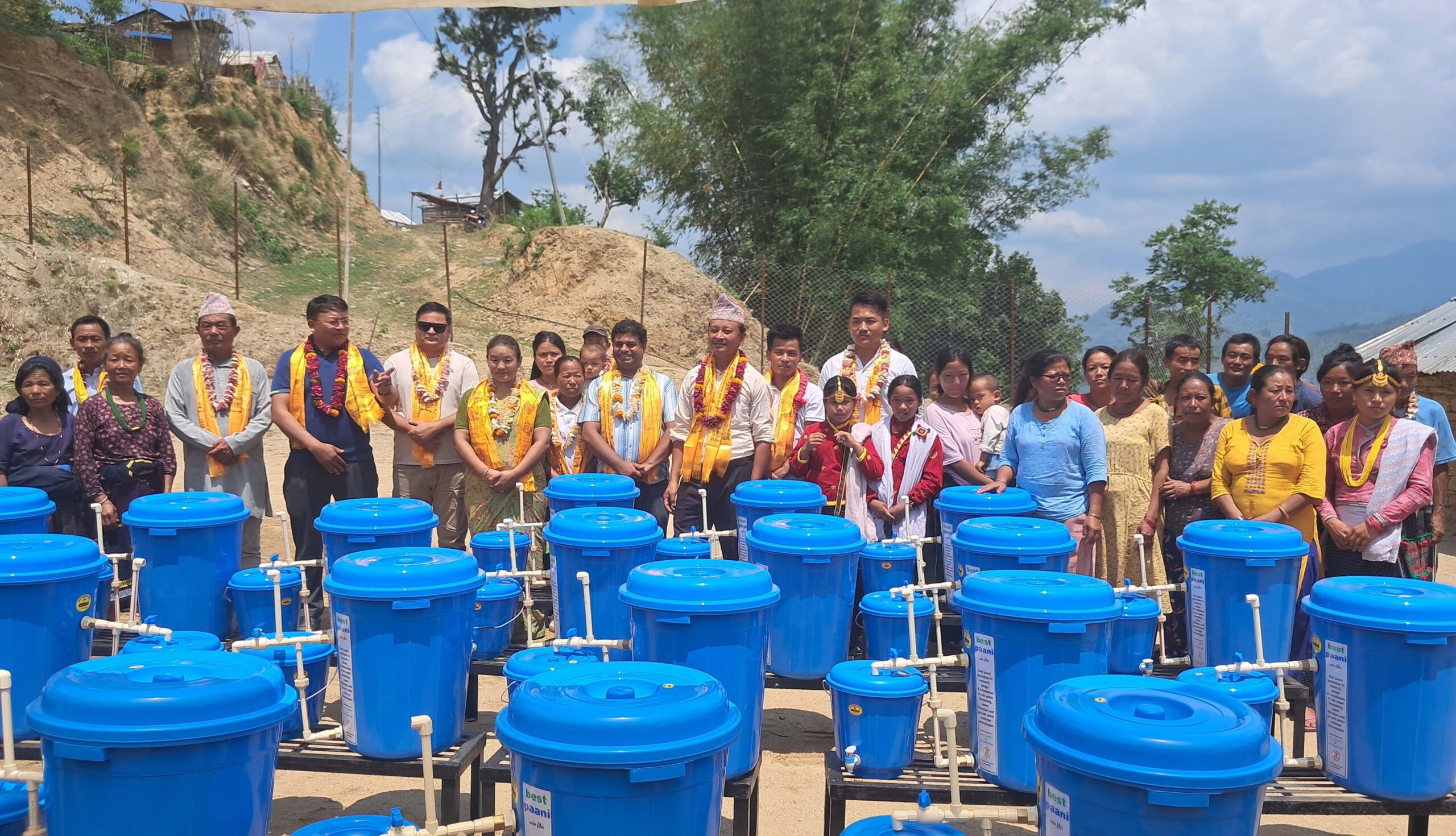 हलेसी नगरपालिकाद्धारा स्वच्छ पानी उपभोग गराउन ‘बायो स्याण्ड फिल्टर’ वितरण