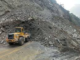 अत्यावश्यक साधनलाई चितवनबाट गन्तव्यतर्फ लाग्न अनुमति, काठमाडौँतर्फ जानेलाई रोकियो