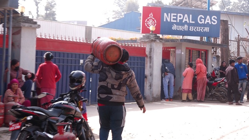 आयात नियमित, बजारमा ग्यास अभाव कायम