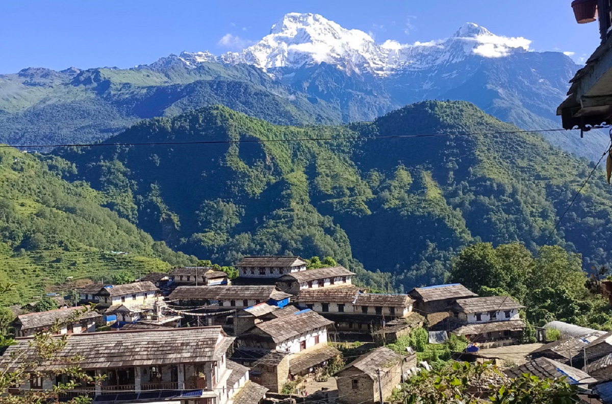 पर्यटक लोभ्याइरहने घान्द्रुक, गुरुङ समुदायको जीवन्त सङ्ग्रहालय