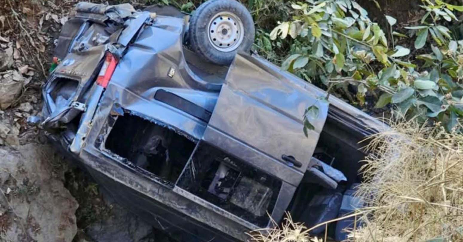 माइक्रोबस दुर्घटनामा १७ जना घाइते